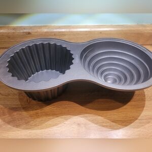 Wilton Jumbo Cupcake Cake Pan